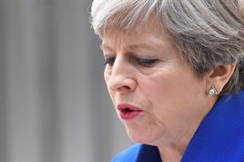 May se enfrentará a una pérdida de liderazgo si reduce la presión en las negociaciones del 'Brexit'