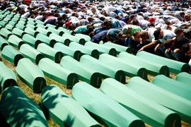 La justicia neerlandesa responsabiliza a los 'cascos azules' del destino de 300 musulmanes de Srebrenica