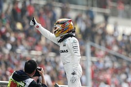 Hamilton vence en Silverstone y se acerca a Vettel; Alonso y Sainz abandonan