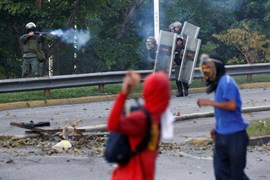 La primera jornada de la huelga opositora en Venezuela deja tres muertos y 159 detenidos