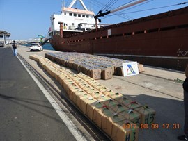 Prisión para los 13 marineros detenidos con 18 toneladas de hachís en un buque en Almería