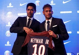 La 'huída' de Neymar y las llegadas de Paulinho, Vitolo o Bacca mueven un mercado de récord