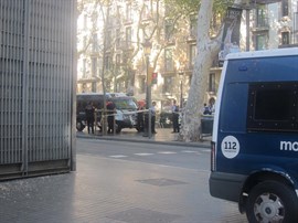 Colau vuelve a Barcelona tras el atentado en La Rambla