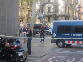 Los Mossos gestionan 130 llamadas y 200 correos sobre los atentados de Barcelona y Cambrils