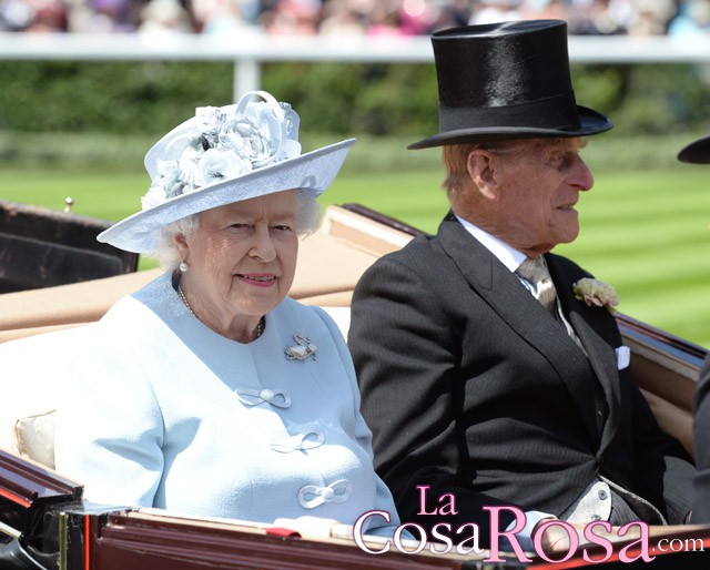 La Reina Isabel II y su marido visitan el plató de Juego de Tronos