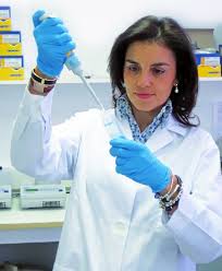 Rosarios Cospedal, la bioquímica "madre" del test español del coronavirus posee un índice de fiabilidad del 98%