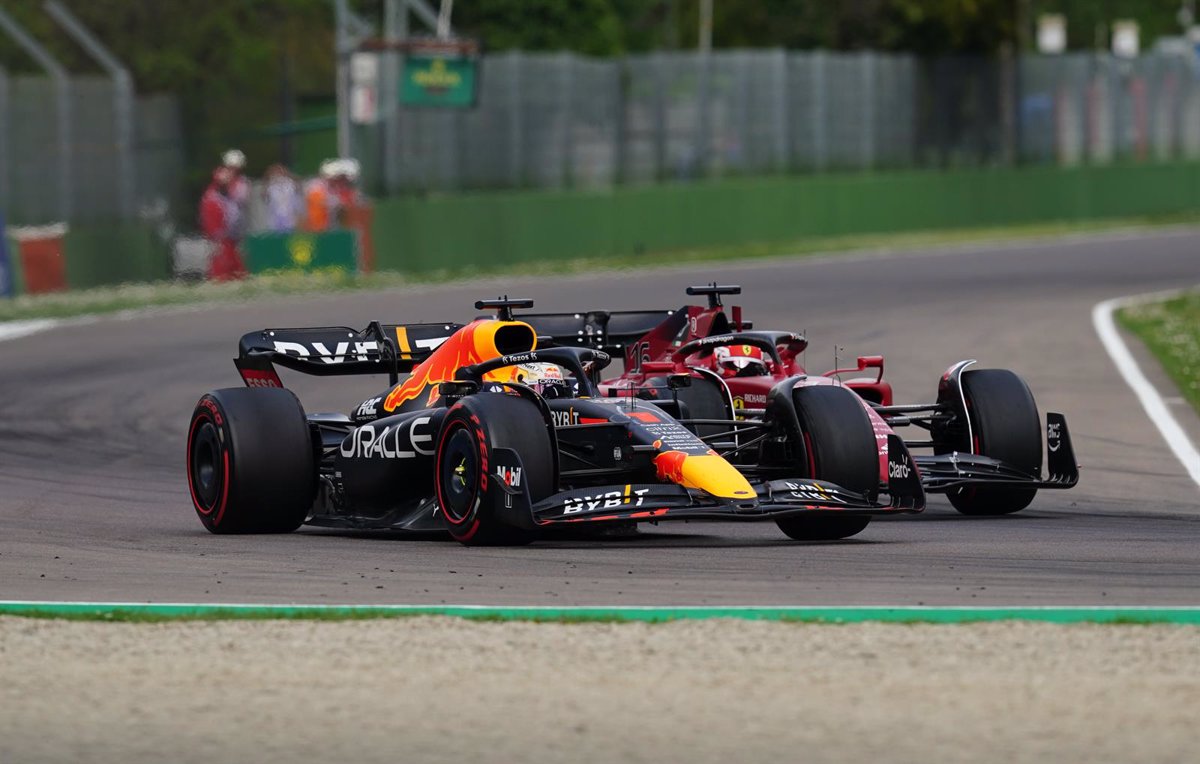 Verstappen arrasa en Imola en la debacle de Sainz y Alonso