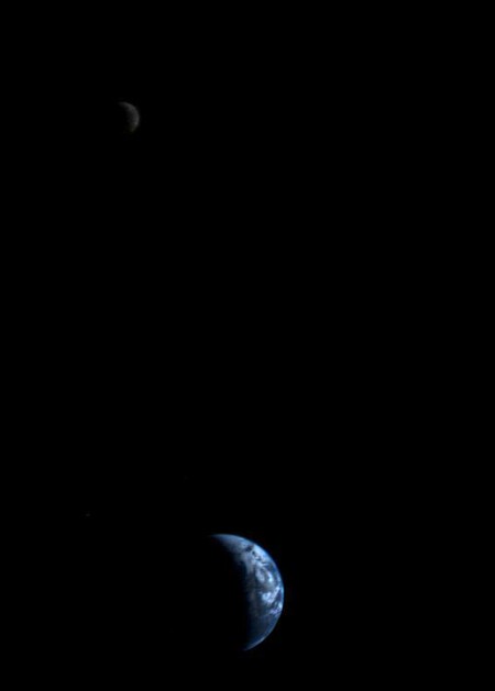 Tierra Luna Voyager