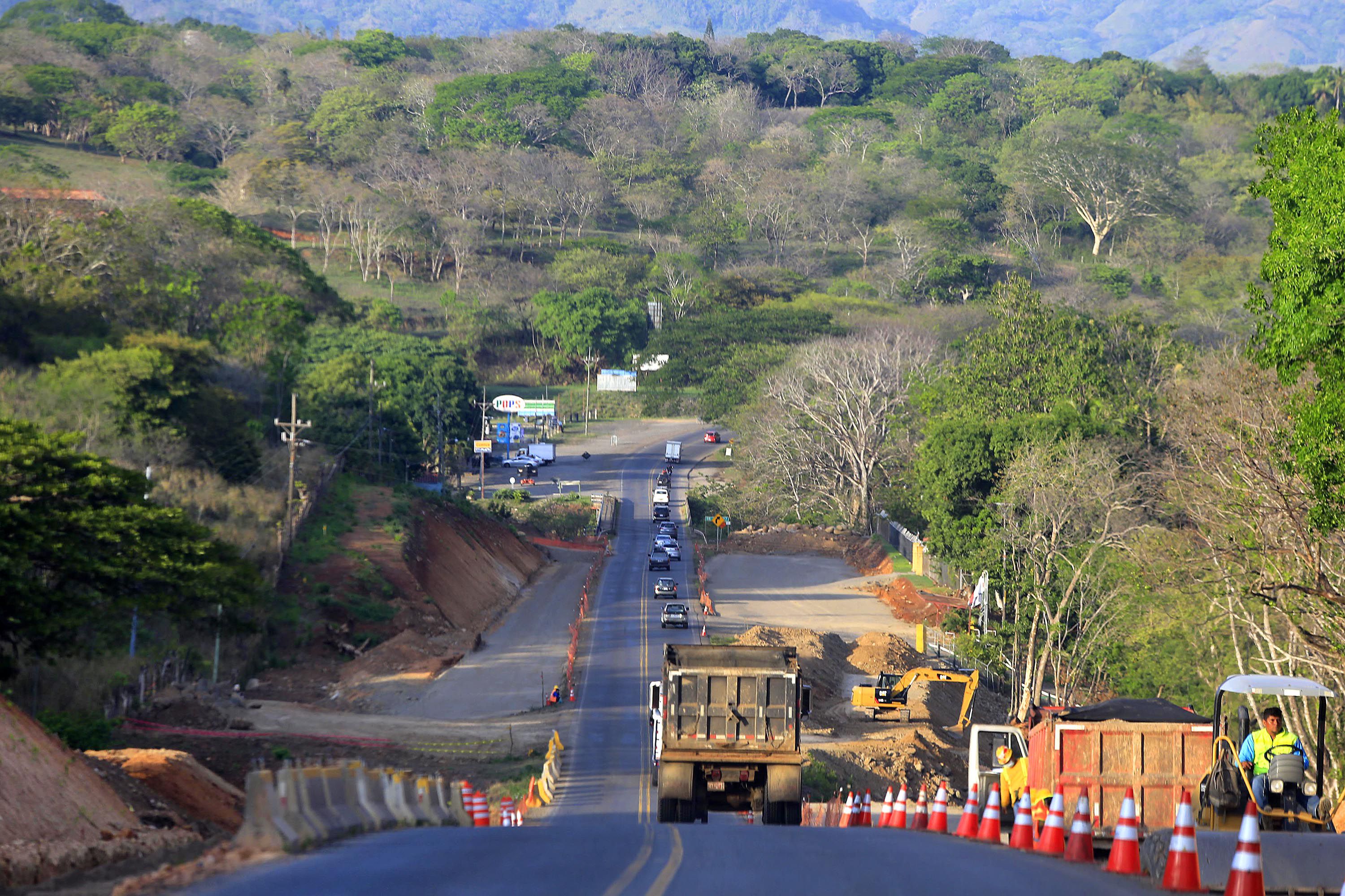 Los trabajos en el trayecto entre Barranca  y el cruce de Limonal empezaron en agosto del 2020 y a la fecha llevan menos de 10% de avance. Foto: Rafael Pacheco