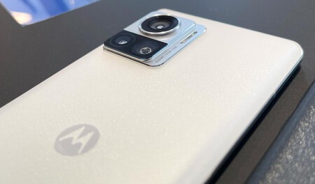 Motorola Moto Edge 30 Ultra.