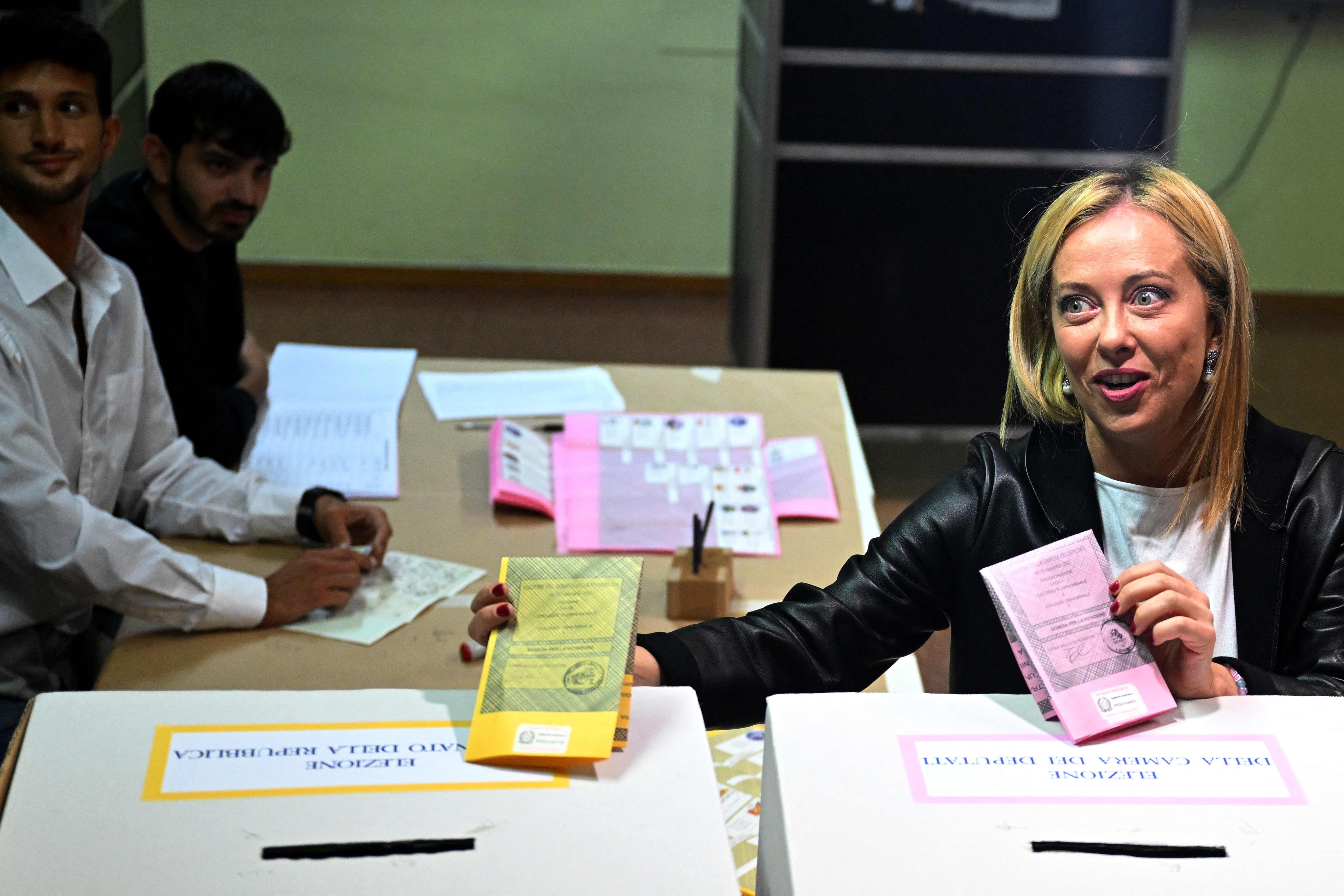 Meloni votó este domingo en Roma. (Photo by Andreas SOLARO / AFP)