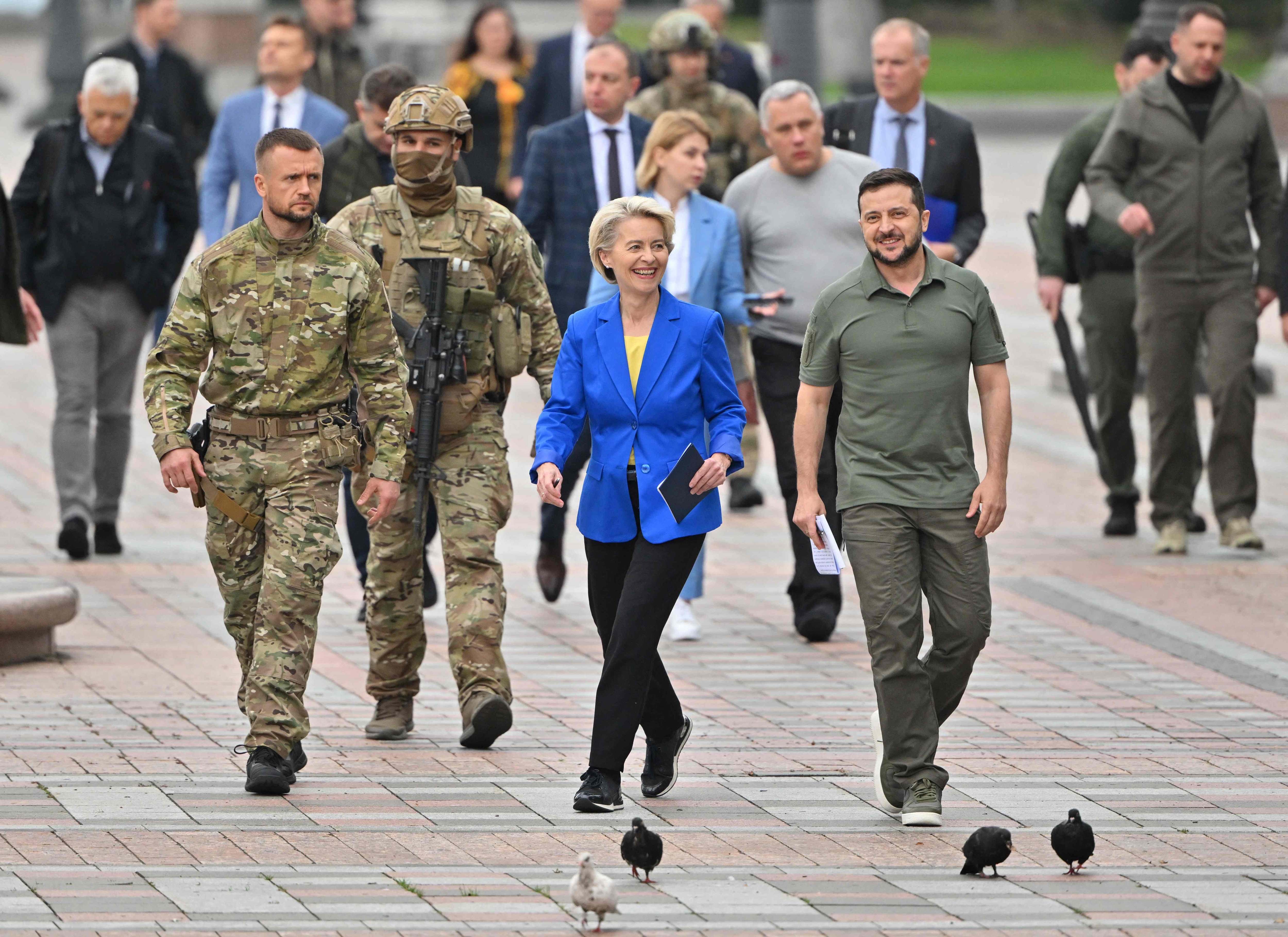 Ursula von der Leyen, presidenta de la Comisión Europea, viajó a Ucrania para reunirse con el mandatario Volodímir Zelenski. En la foto, se preparaban para dar un conferencia de prensa en Kiev el 15 de setiembre.