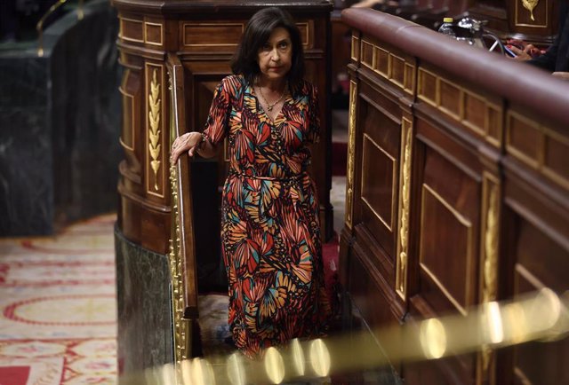 La ministra de Defensa, Margarita Robles, después de intervenir durante una sesión plenaria en el Congreso de los Diputados