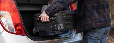 Cómo cargar todo tu equipaje en el coche estas vacaciones (y no recibir una multa de la DGT en el intento)