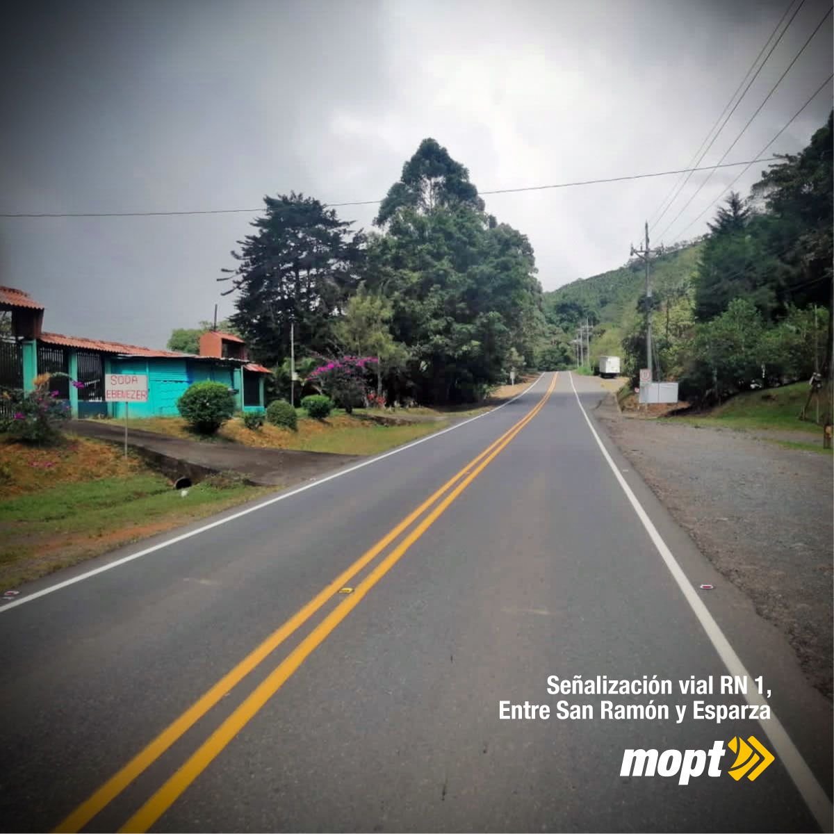 Terminan señalización de vía en el sector de Cambronero con el objetivo de mejorar la seguridad para los usuarios de esta vía y reducir la cantidad de accidentes de tránsito. Foto (MOPT)