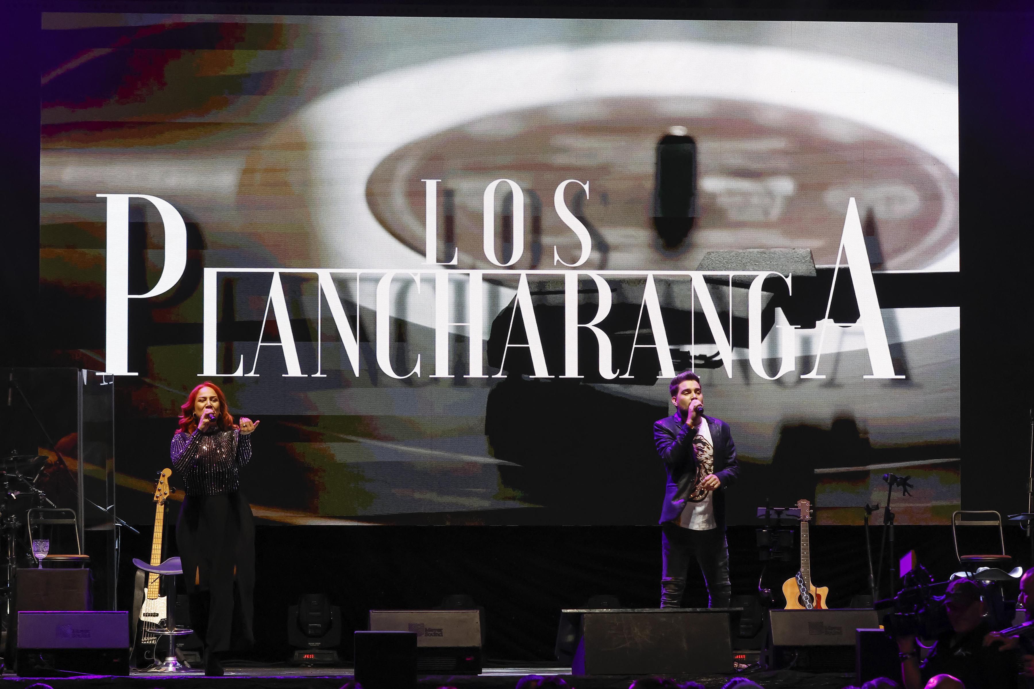 Los costarricenses de Plancharanga fueron los artistas nacionales invitados. Ellos abrieron el concierto de Pimpinela en Costa Rica. 