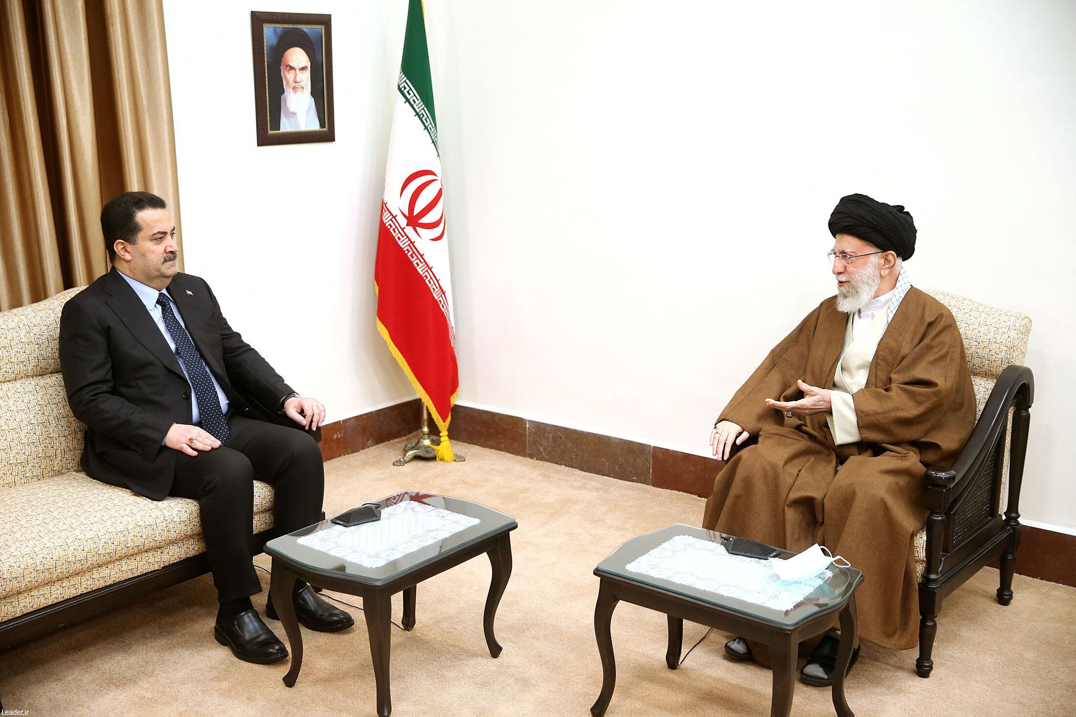Ayatollah Ali Khamenei (R)y  Mohamed Shia al-Sudani (L) 