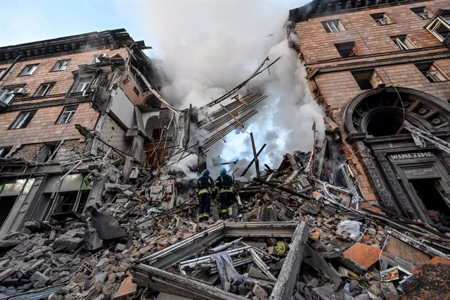 Archivo - Imagen de archivo de edificios destruidos en un ataque sobre la ciudad de Zaporiyia, en Ucrania