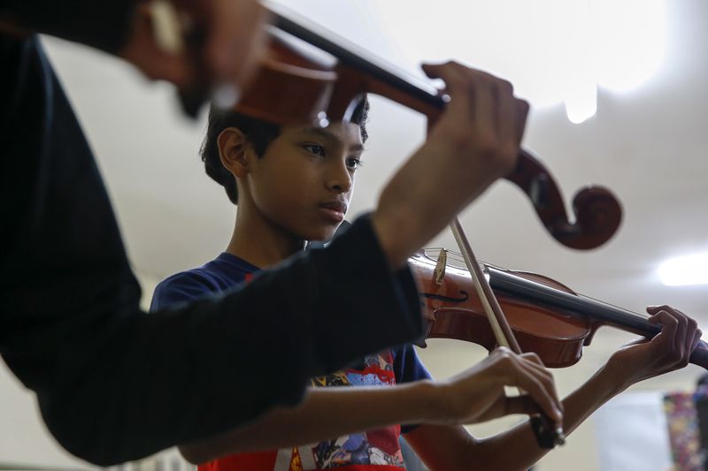 El Sistema Nacional de Educación Musical (Sinem) educa a cientos de niños en todo el país en la destreza de utilizar algún instrumento musical. Fotos: Mayela López