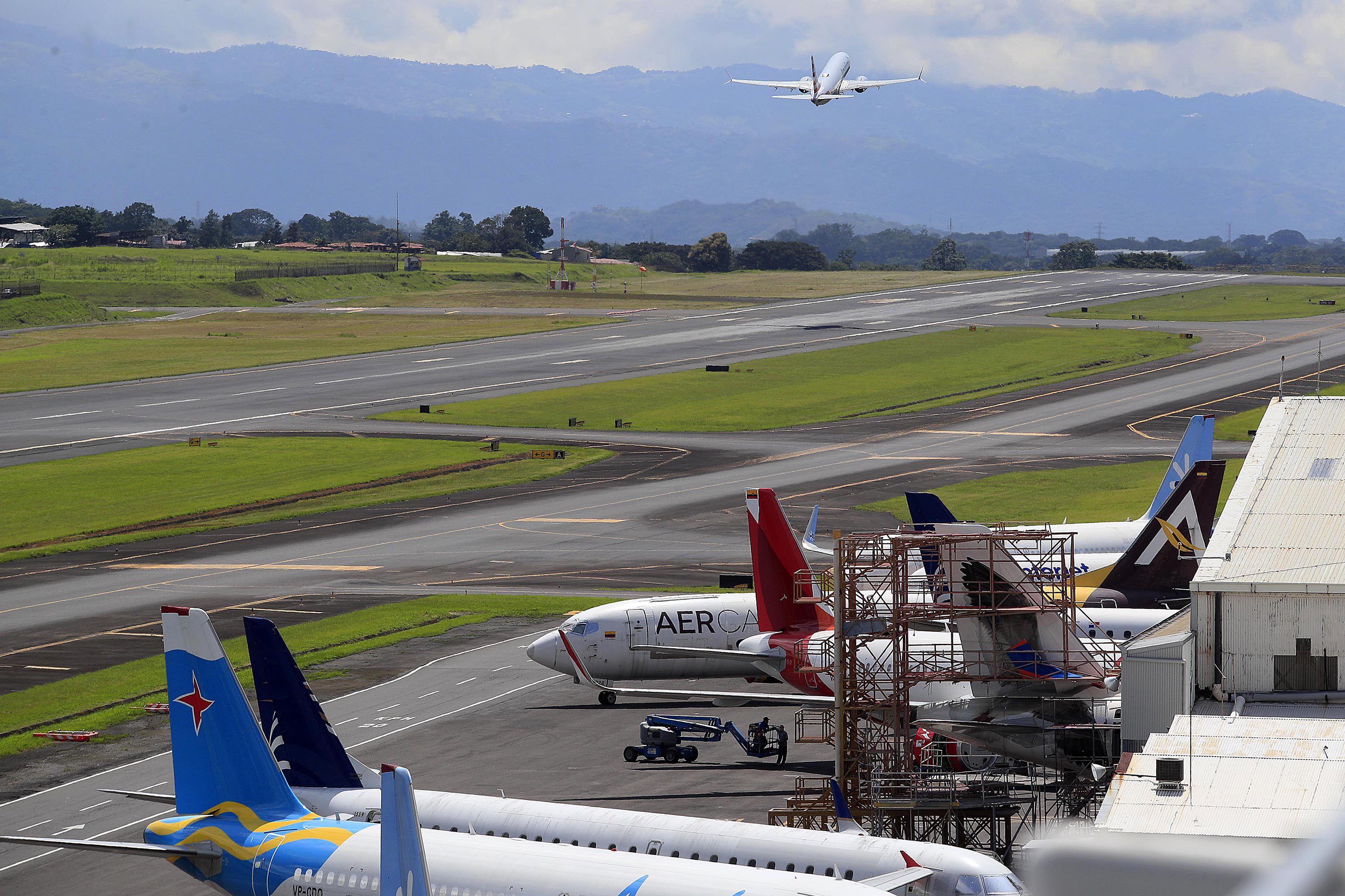 Aeropuerto Juan Santamaría. El costo del tiquete aéreo subió cerca de 20% solo en el mes de noviembre respecto a octubre.