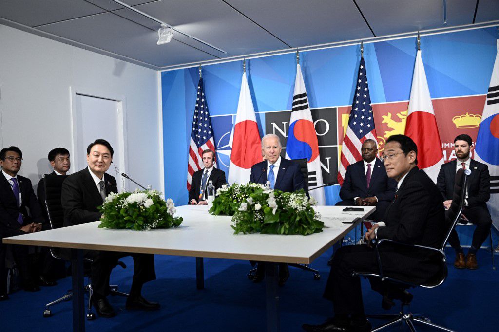 Presidentes de Corea y Estados Unidos y el primer ministro de Japón en junio del 2022.