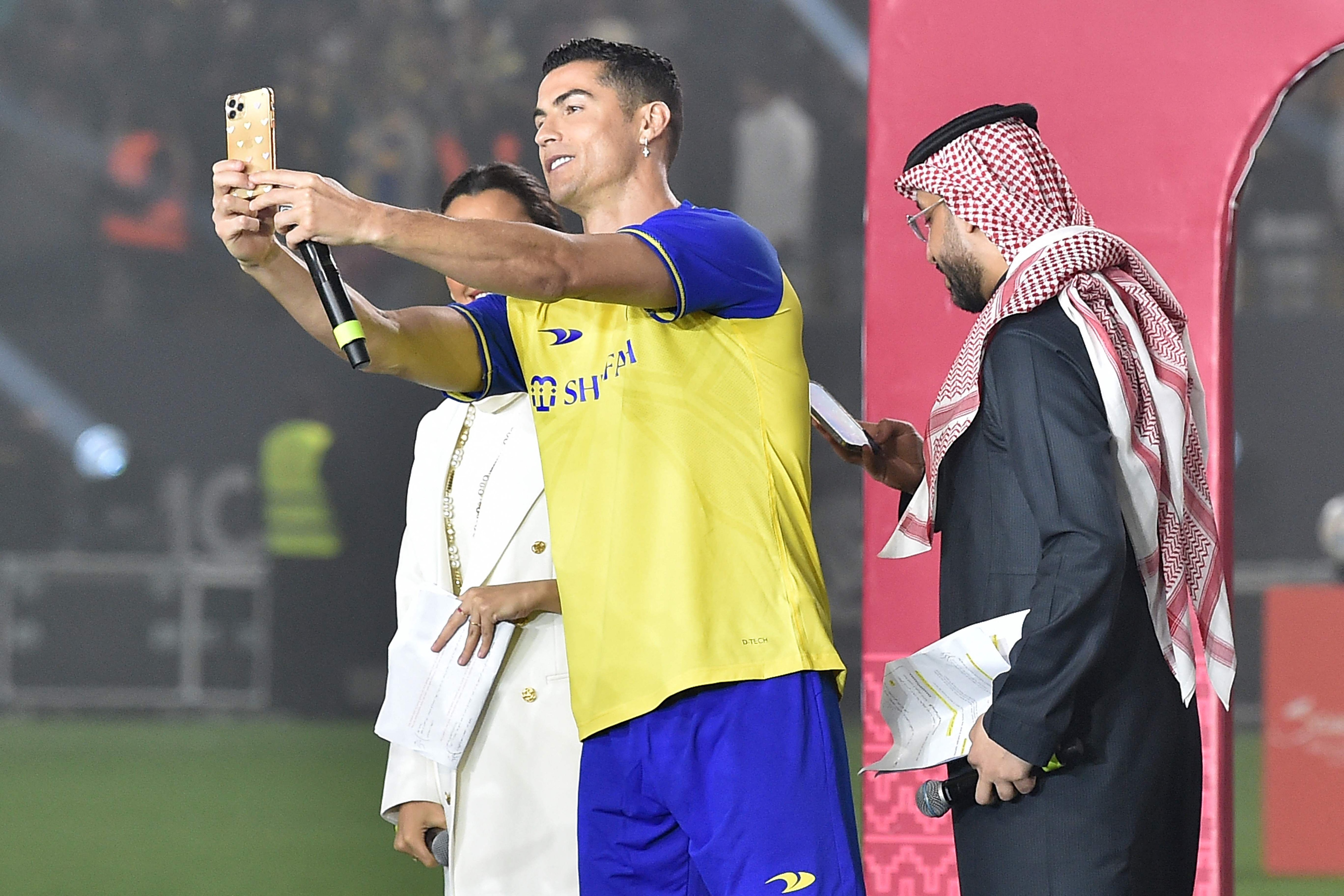Cristiano Ronaldo, nuevo jugador del Al-Nassr's, será el jueves el capitán de una selección de los mejores futbolistas que juegan en Arabia Saudita, que enfrentará al PSG de Lionel Messi.