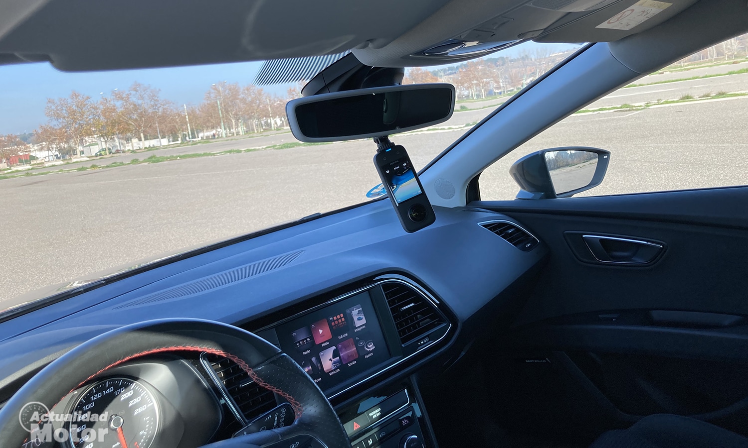 Tomas cámara acción 360 grados coche interior