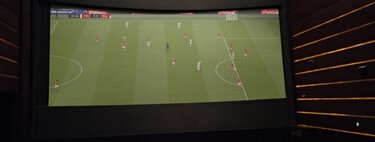 Cinesa te va a dejar jugar al 'FIFA' en sus pantallas gigantes por 250€ (porque del cine ya no se puede vivir)