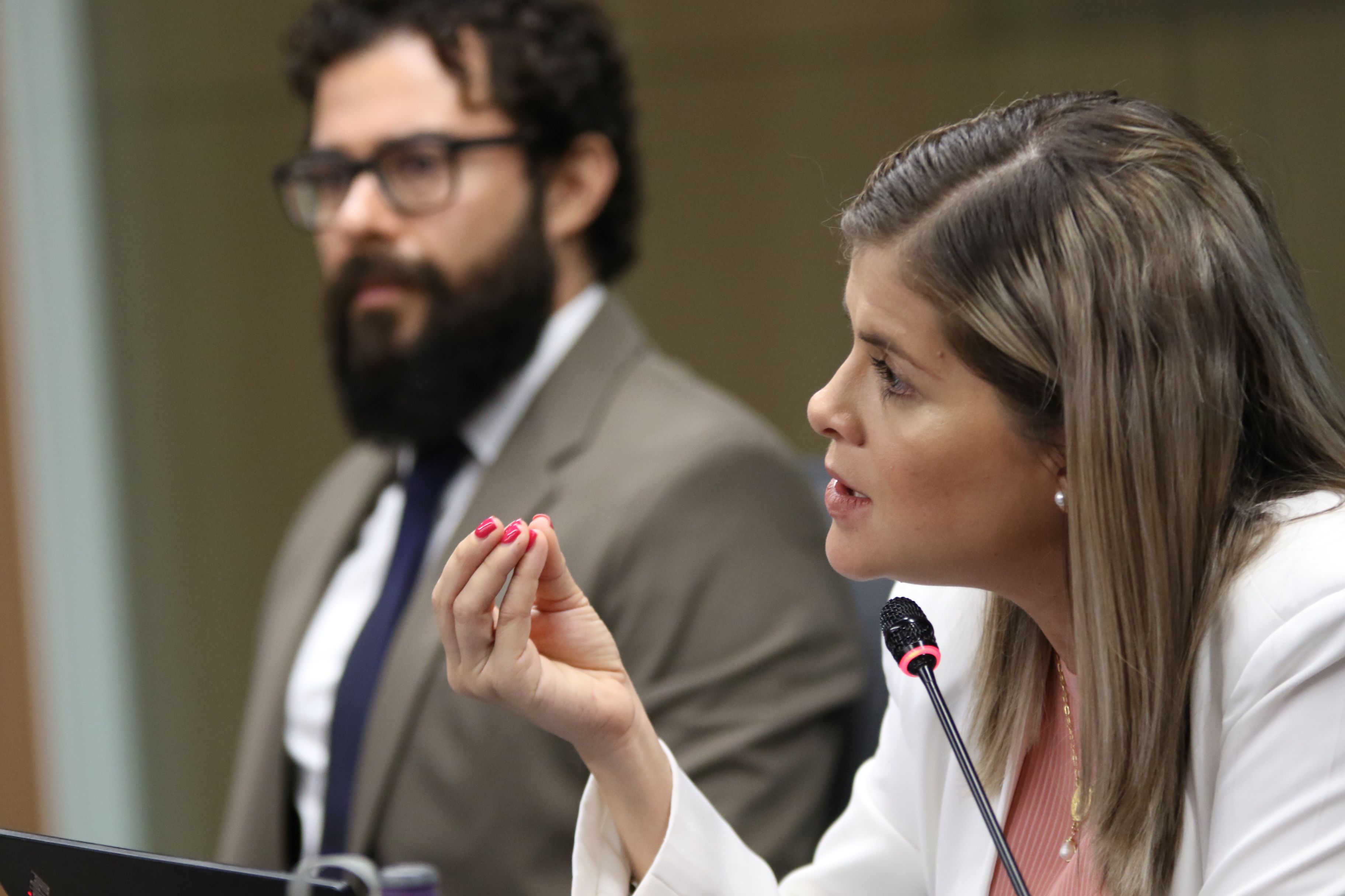 La ministra de Mideplán, Laura Fernández, lidera las mesas de diálogo para reformar la ley de empleo público. 
