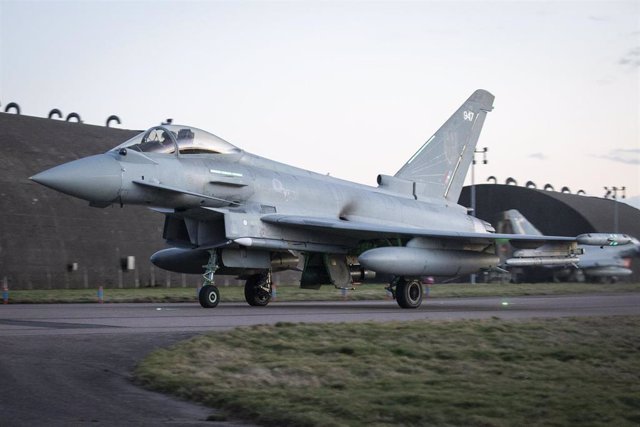 Archivo - Un caza Typhoon al servicio de la Fuerza Aérea británica