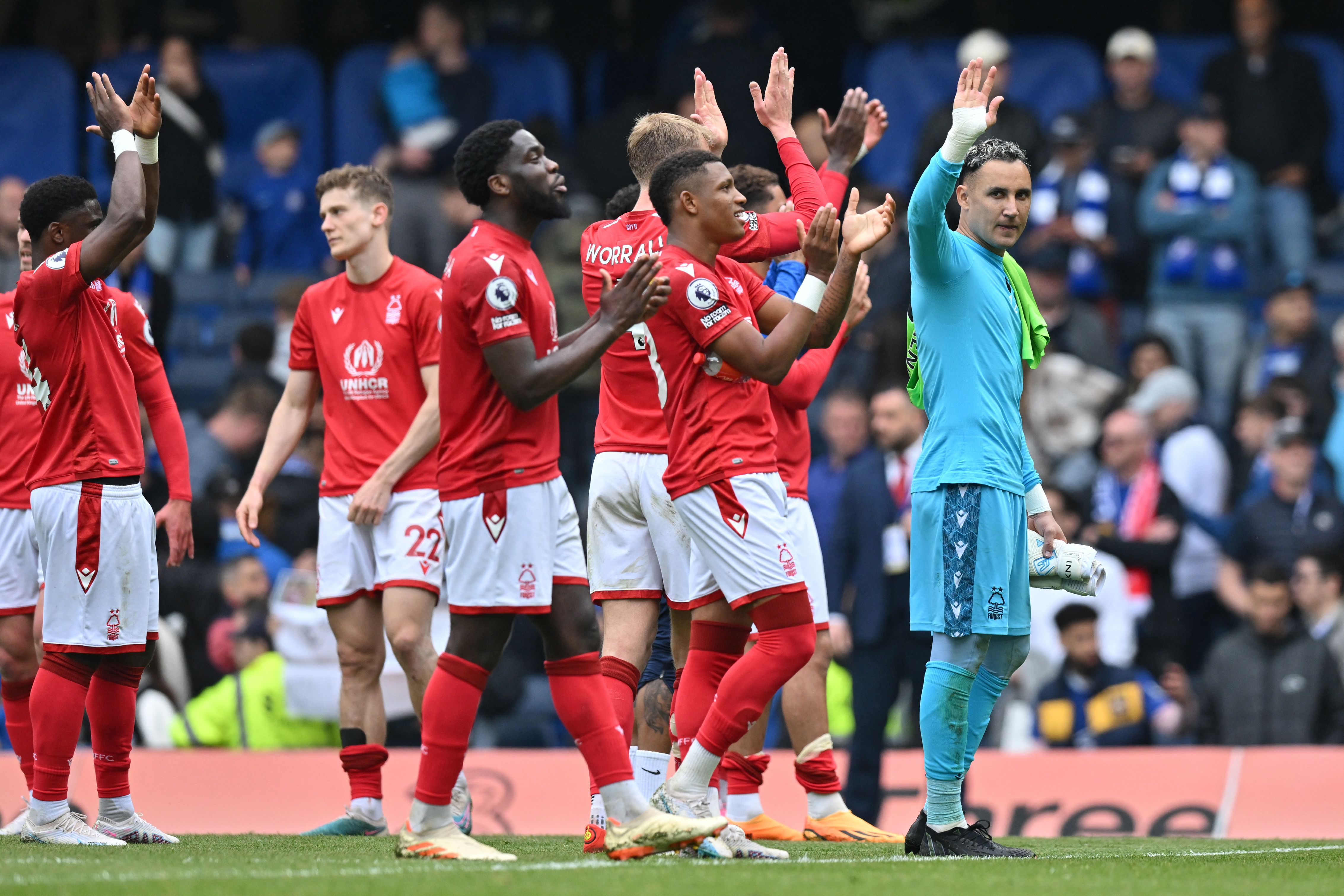 Los jugadores del Nottingham Forest celebraron la obtención de la permanencia en la Liga Premier. 