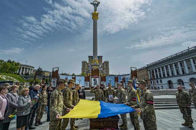 Funeral en Kiev de un militar fallecido en el frente de Bajmut