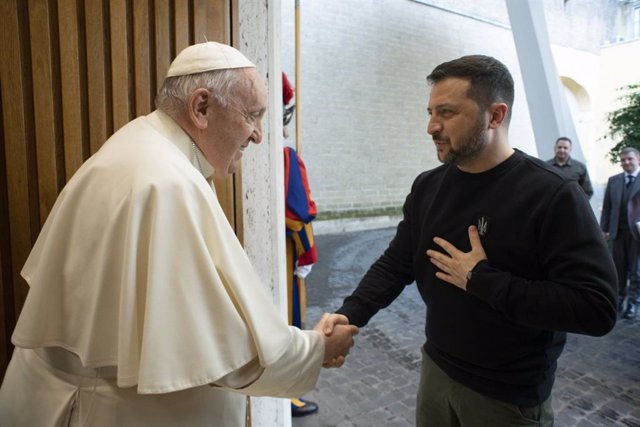 El Papa y el presidente ucraniano, Volodimir Zelenski, en su reciente encuentro en el Vaticano