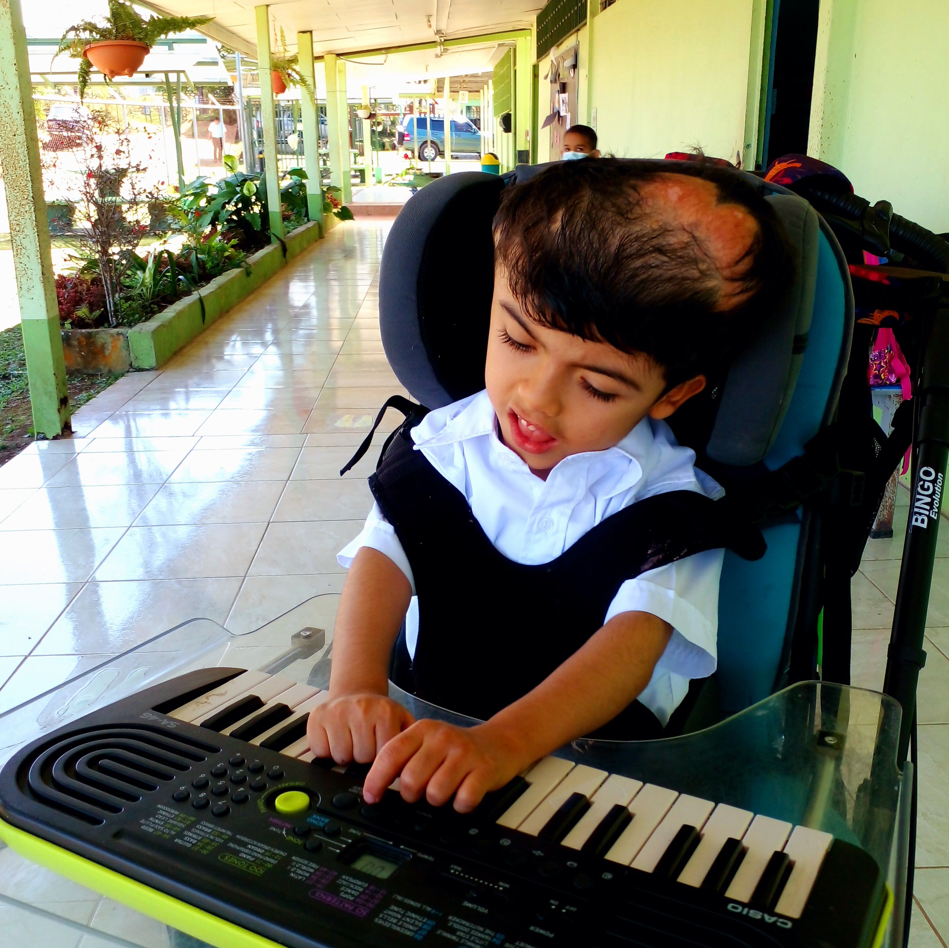 El exsiamés Ezequiel Núñez disfruta mucho de la música, es uno de sus pasatiempos favoritos. Foto: Evelyn Badilla para LN