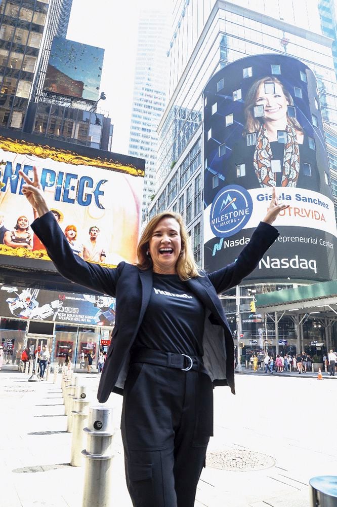Gracias a este proyecto, Gisela recibió el premio de Intraemprendedora del Año en el Foro Económico Mundial en 2022 --el mayor reconocimiento de su vida, según sus propias palabras-- y gracias a él obtuvo además el premio de Nasdaq, Milestone maker, el pasado mes de setiembre 2023 en Nueva York; parte del programa consistió en que su foto apareció en la gran pizarra electrónica (del tamaño de 8 pisos) del Nasdaq Tower en pleno Times Square.